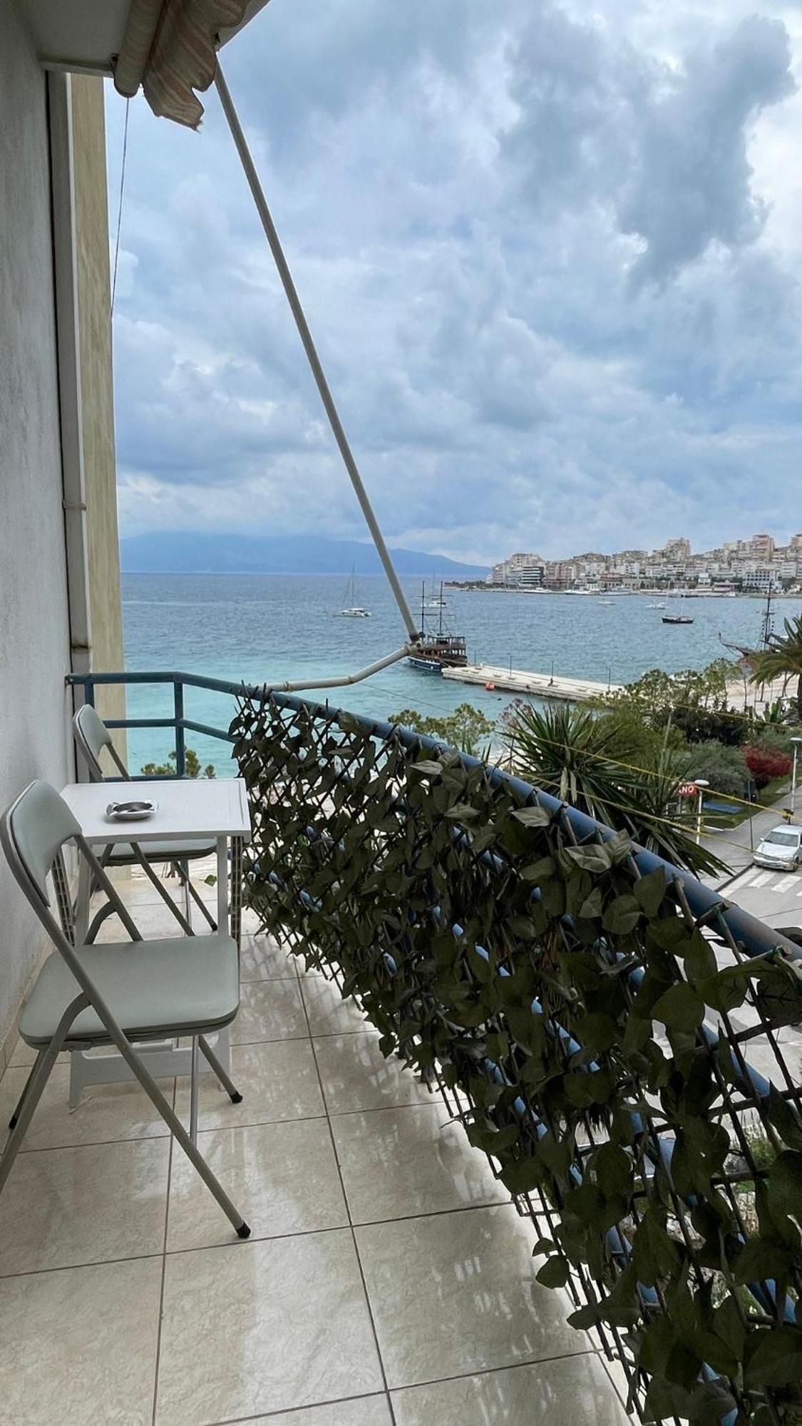 Sea Breeze Apartment Sarandë Exterior foto
